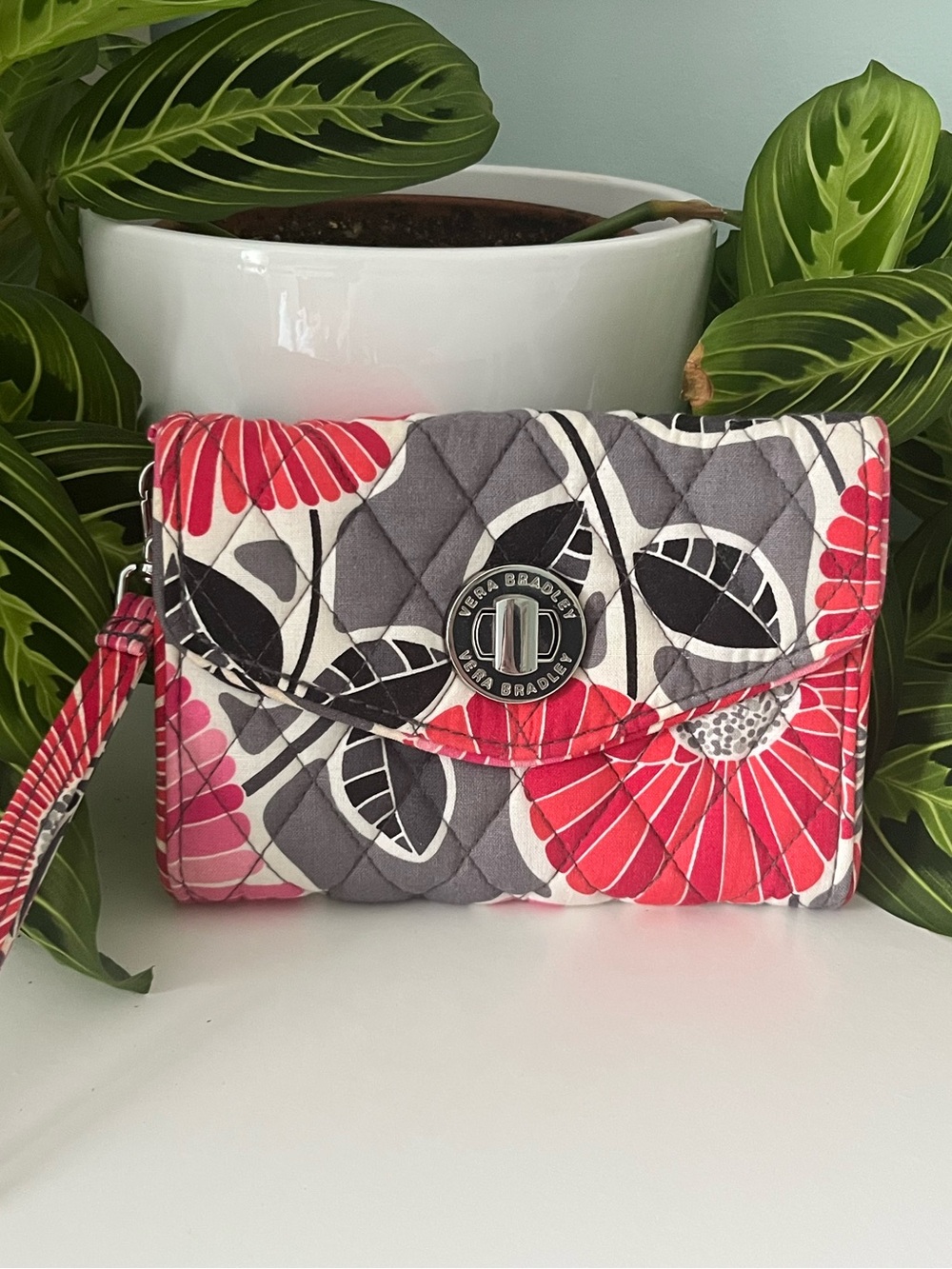Vera Bradley Vintage “Cheery Blossoms”Your Turn Smartphone Wristlet
